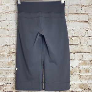 LULULEMON CLAM DIGGER II GREY SOOT LIGHT SIZE 2